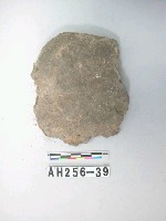 藏品(灰色細砂陶片)的圖片